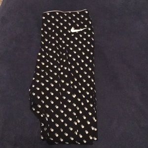 Nike polka dot, 3/5 length crop leggings.
